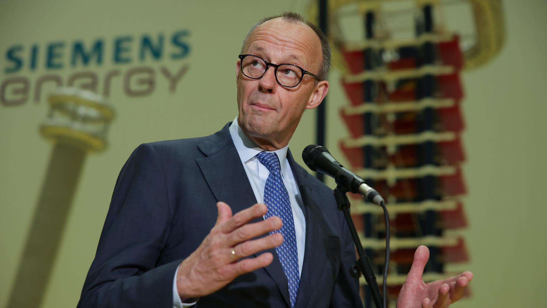Bundeskanzler Friedrich Merz spricht Siemens Energy in Hangzhou, China.