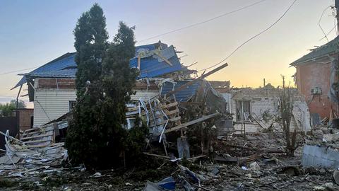 Von Bombardement zerstörte Gebäude in einer Wohngegend in der Region Kursk.