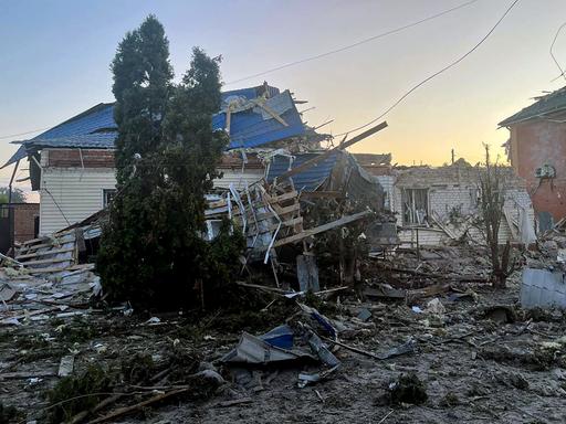 Von Bombardement zerstörte Gebäude in einer Wohngegend in der Region Kursk.