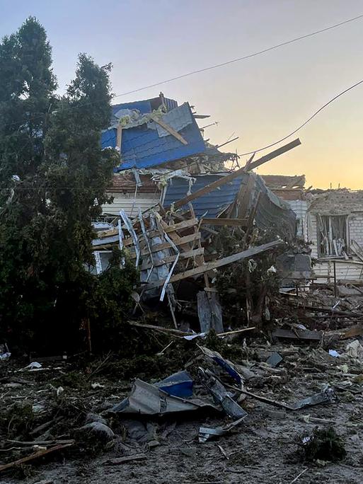 Von Bombardement zerstörte Gebäude in einer Wohngegend in der Region Kursk.