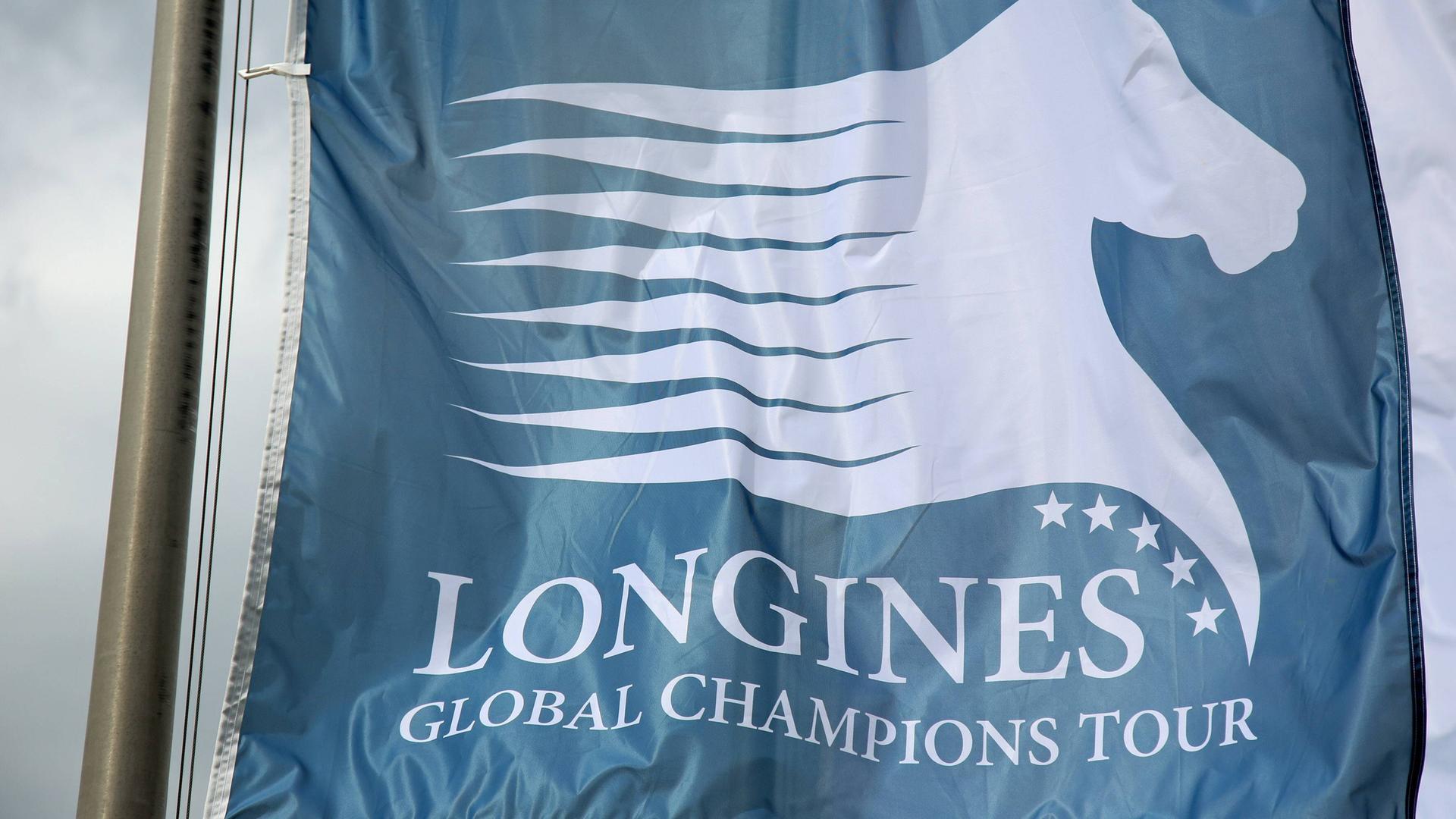 Fahne der Longines Global Champions Tour. Fahne der Longines Global Champions Tour.