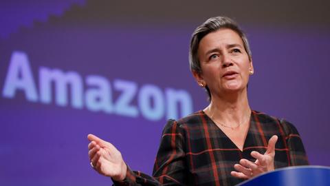 Die EU-Kommissarin Margrethe Vestager spricht auf einer Pressekonferenz