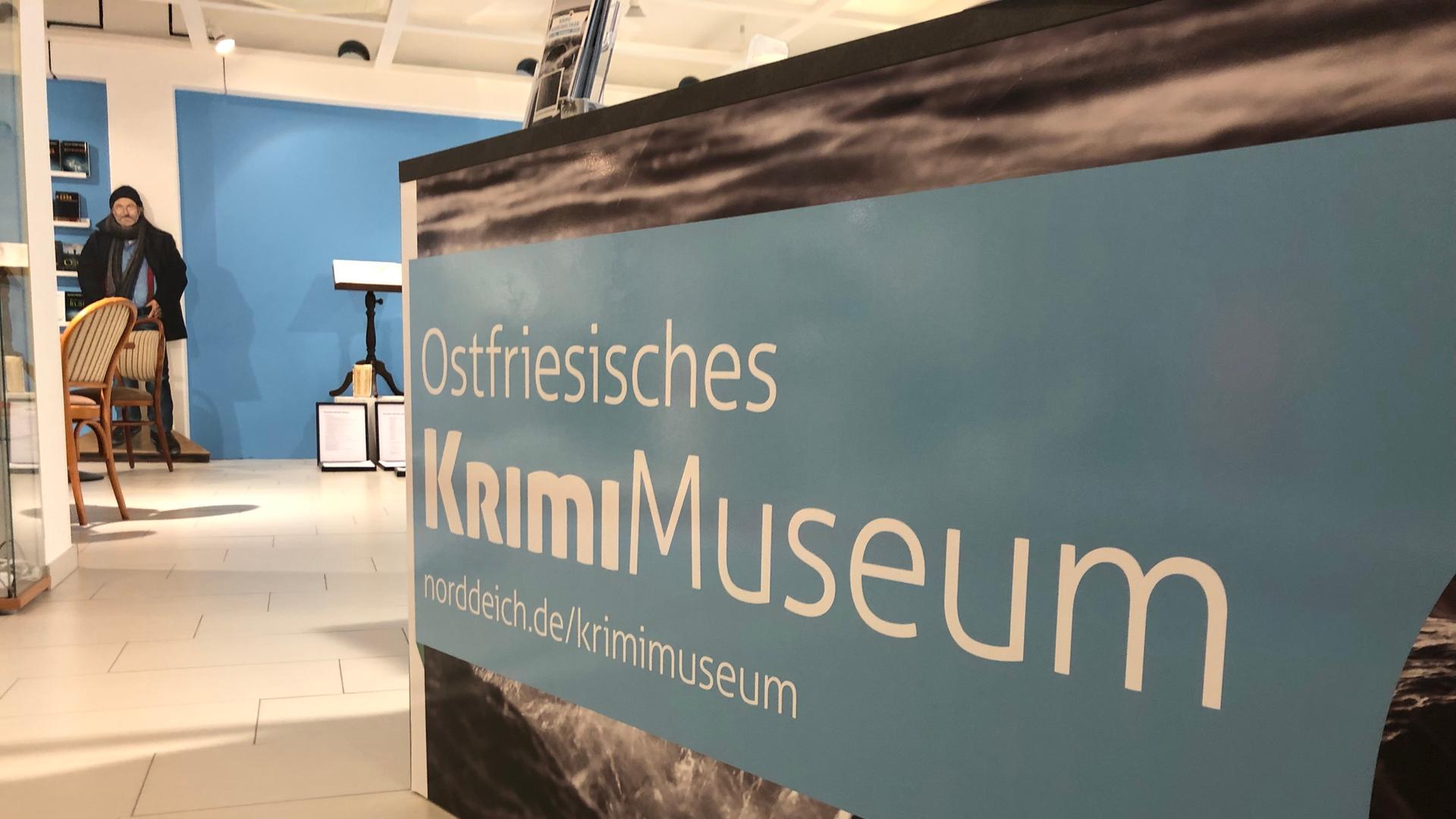 Schild am Eingang zum Ostfriesischen Krimimuseum in Norden-Norddeich. Schild am Eingang zum Ostfriesischen Krimimuseum in Norden-Norddeich.