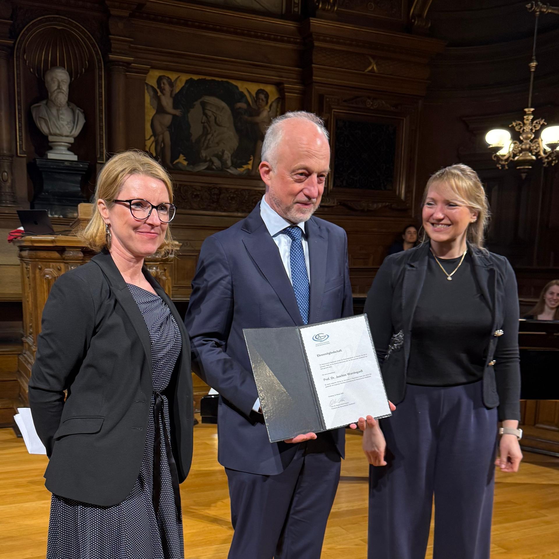 Joachim Wambsganß - Deutschlands Ehrenastronom und verbogene Galaxien