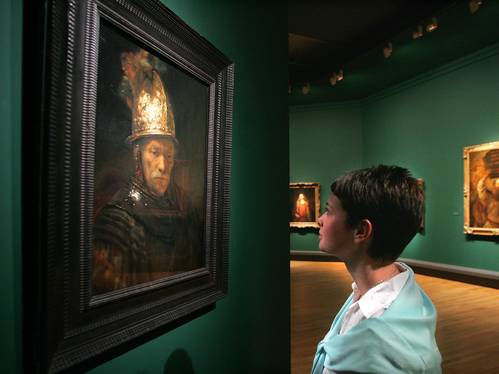 Eine Ausstelung in der Gemaeldegalerie der Staatlichen Museen zu Berlin zeigt  das Werk "Der Mann mit dem Goldhelm" das Rembrandts Umfeld zugeordnet wird.