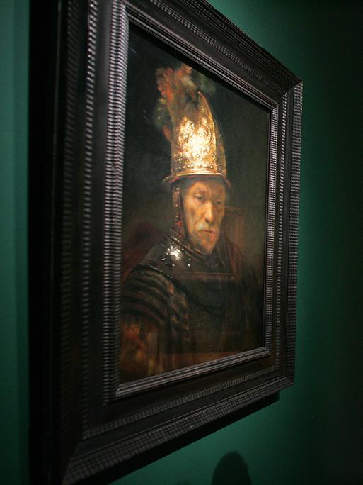 Eine Ausstelung in der Gemaeldegalerie der Staatlichen Museen zu Berlin zeigt das Werk "Der Mann mit dem Goldhelm" das Rembrandts Umfeld zugeordnet wird. Eine Ausstelung in der Gemaeldegalerie der Staatlichen Museen zu Berlin zeigt das Werk "Der Mann mit dem Goldhelm" das Rembrandts Umfeld zugeordnet wird.