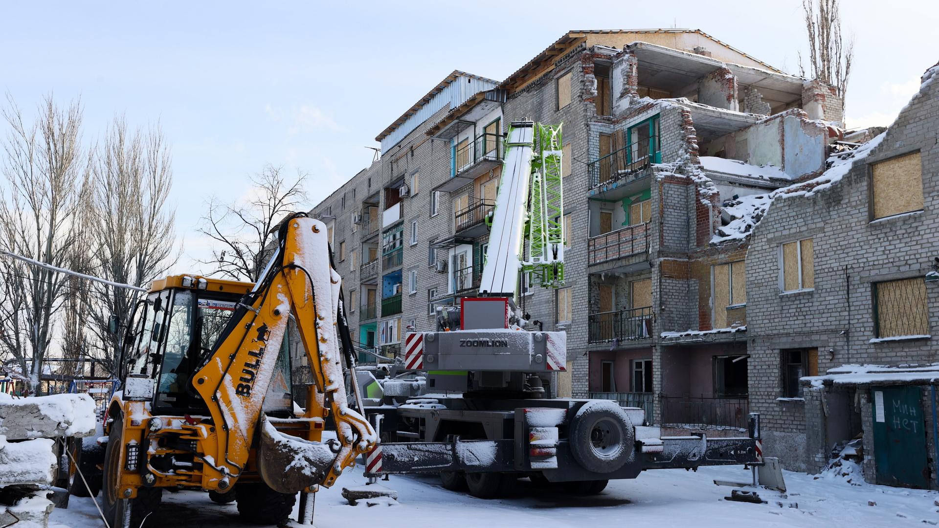 Ein durch einen russischen Angriff zerstörter Wohnblock in der Region Donezk