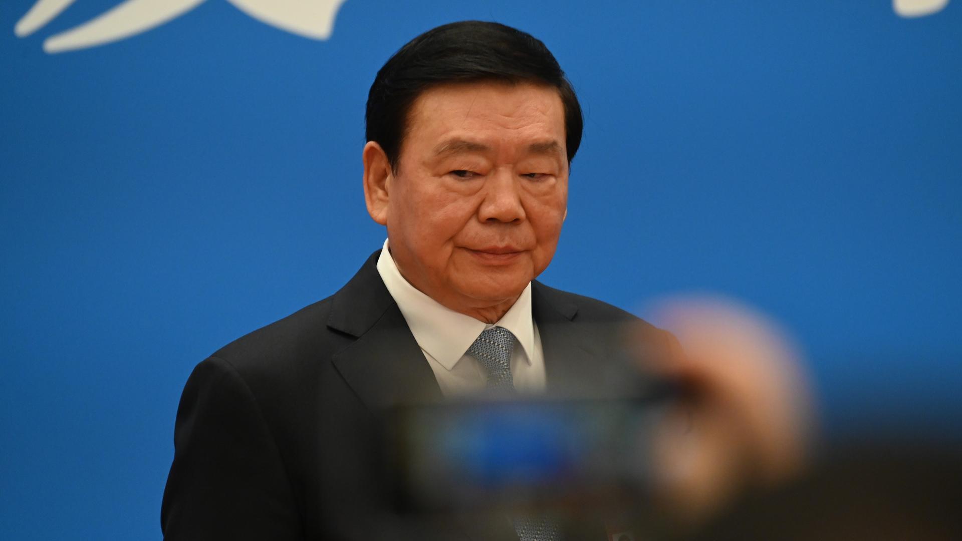 Lou Qinjian, Sprecher des Nationalen Volkskongresses, nimmt an einer Pressekonferenz vor dem Beginn der jährlichen Tagung des Volkskongresses teil. Lou Qinjian, Sprecher des Nationalen Volkskongresses, nimmt an einer Pressekonferenz vor dem Beginn der jährlichen Tagung des Volkskongresses teil.