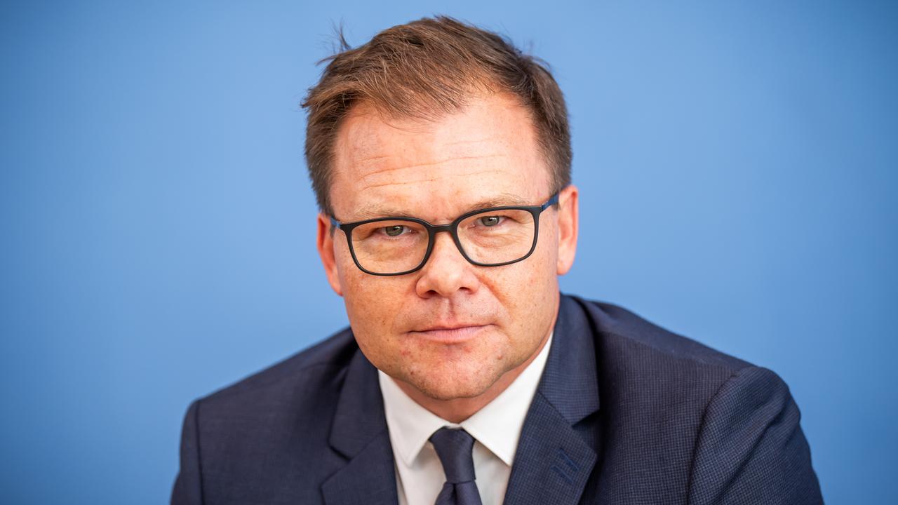 Carsten Schneider (SPD) in einer Porträtaufnahme vom September 2023