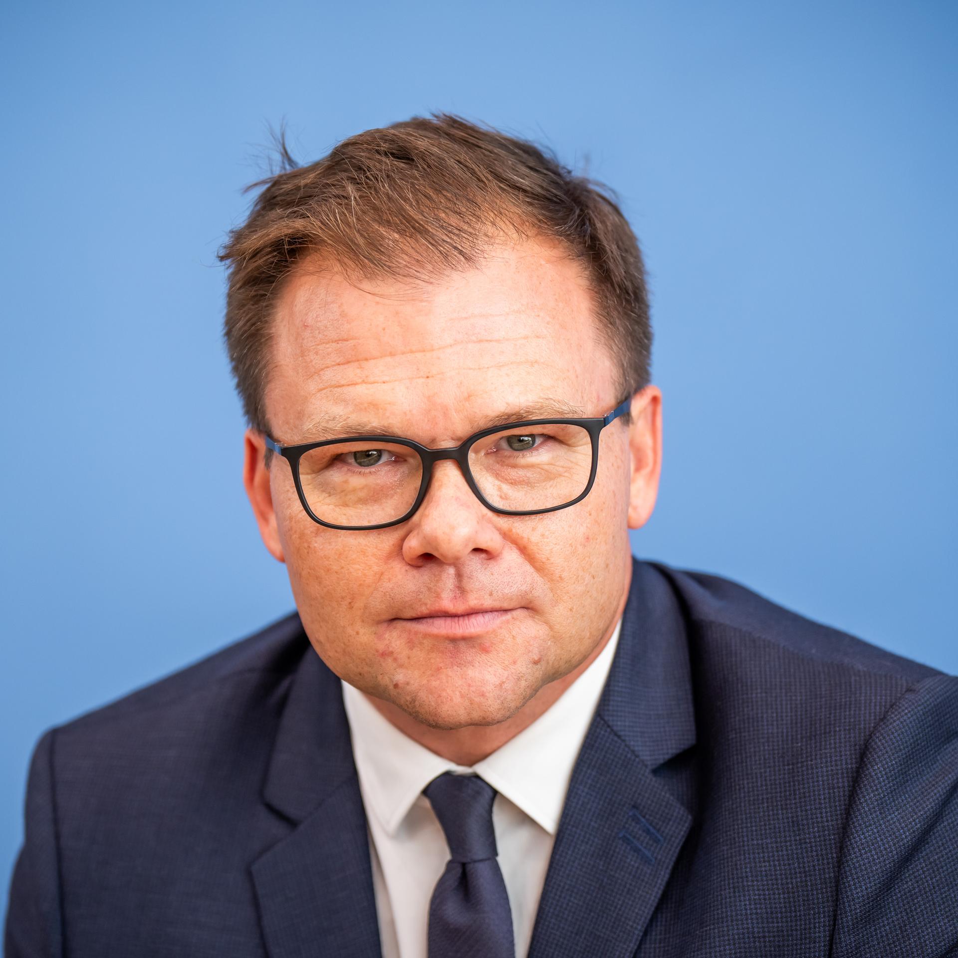 Bundesumweltminister - Schneider: Dem Windkraftausbau keine Steine in den Weg legen