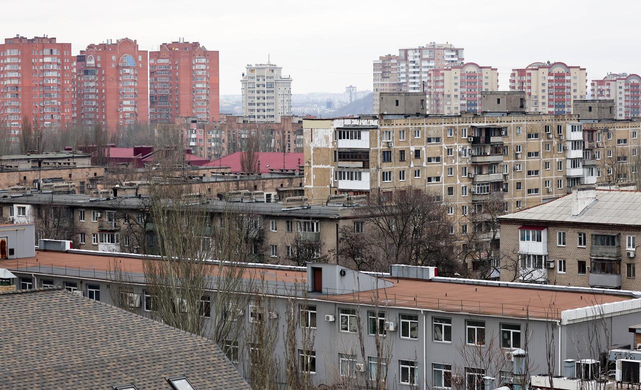 Blick auf Plattenbauten im Zentrum der ukrainischen Stadt Donezk, die seit 2014 von Separatisten kontrolliert wird. 