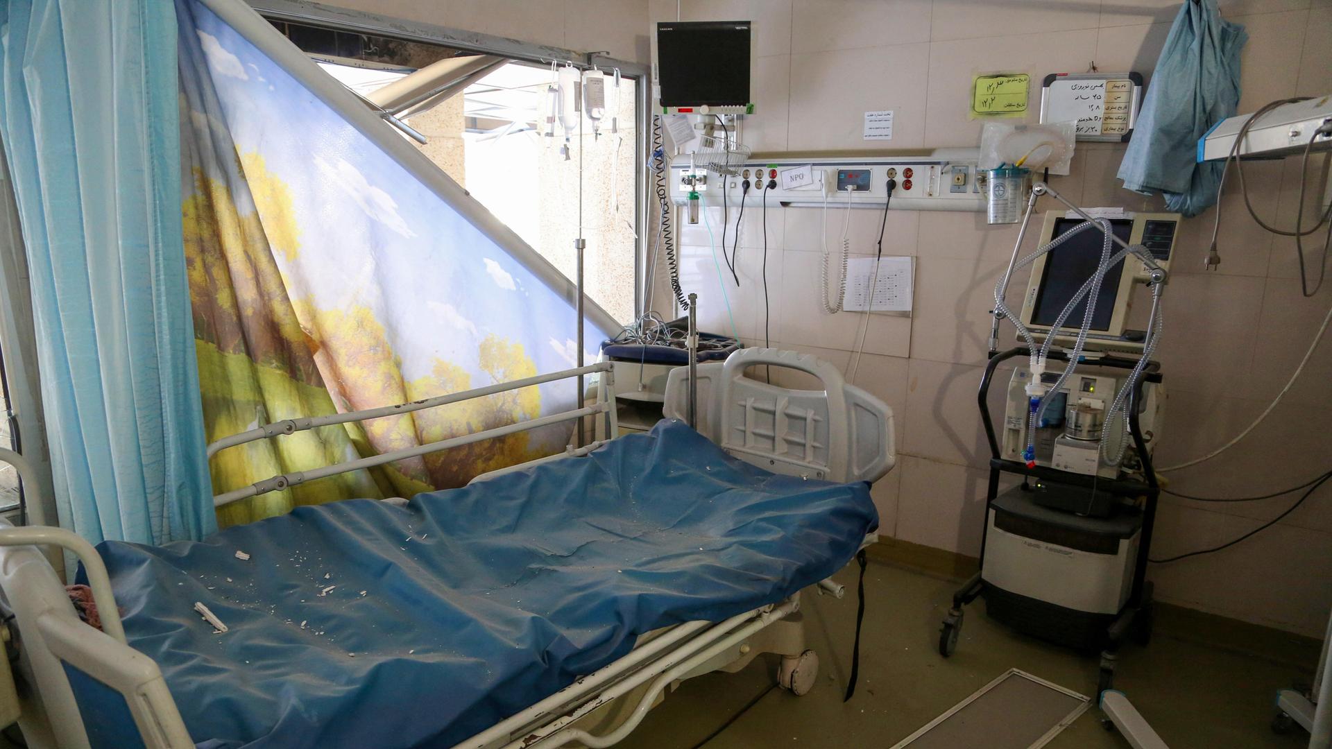 Ein beschädigtes Krankenzimmer im Shahid-Motahhari-Krankenhaus nach den US-amerikanischen und israelischen Angriffen in Teheran, Iran, am 3. März 2026. Ein beschädigtes Krankenzimmer im Shahid-Motahhari-Krankenhaus nach den US-amerikanischen und israelischen Angriffen in Teheran, Iran, am 3. März 2026.