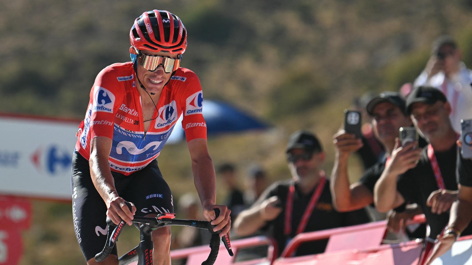 Der spanische Radrennfahrer Enric Mas überquert am 12. September 2026 die Ziellinie der 20. Etappe der Radrundfahrt „Vuelta a España 2026“. Der spanische Radrennfahrer Enric Mas überquert am 12. September 2026 die Ziellinie der 20. Etappe der Radrundfahrt „Vuelta a España 2026“.