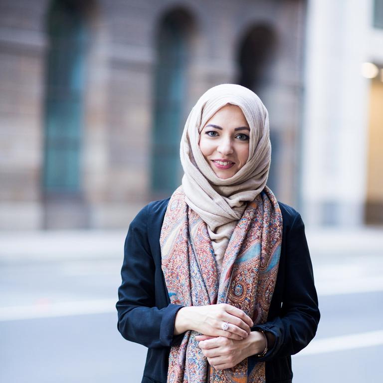 Khola Maryam Hübsch ist Publizistin, Journalistin und Bloggerin.