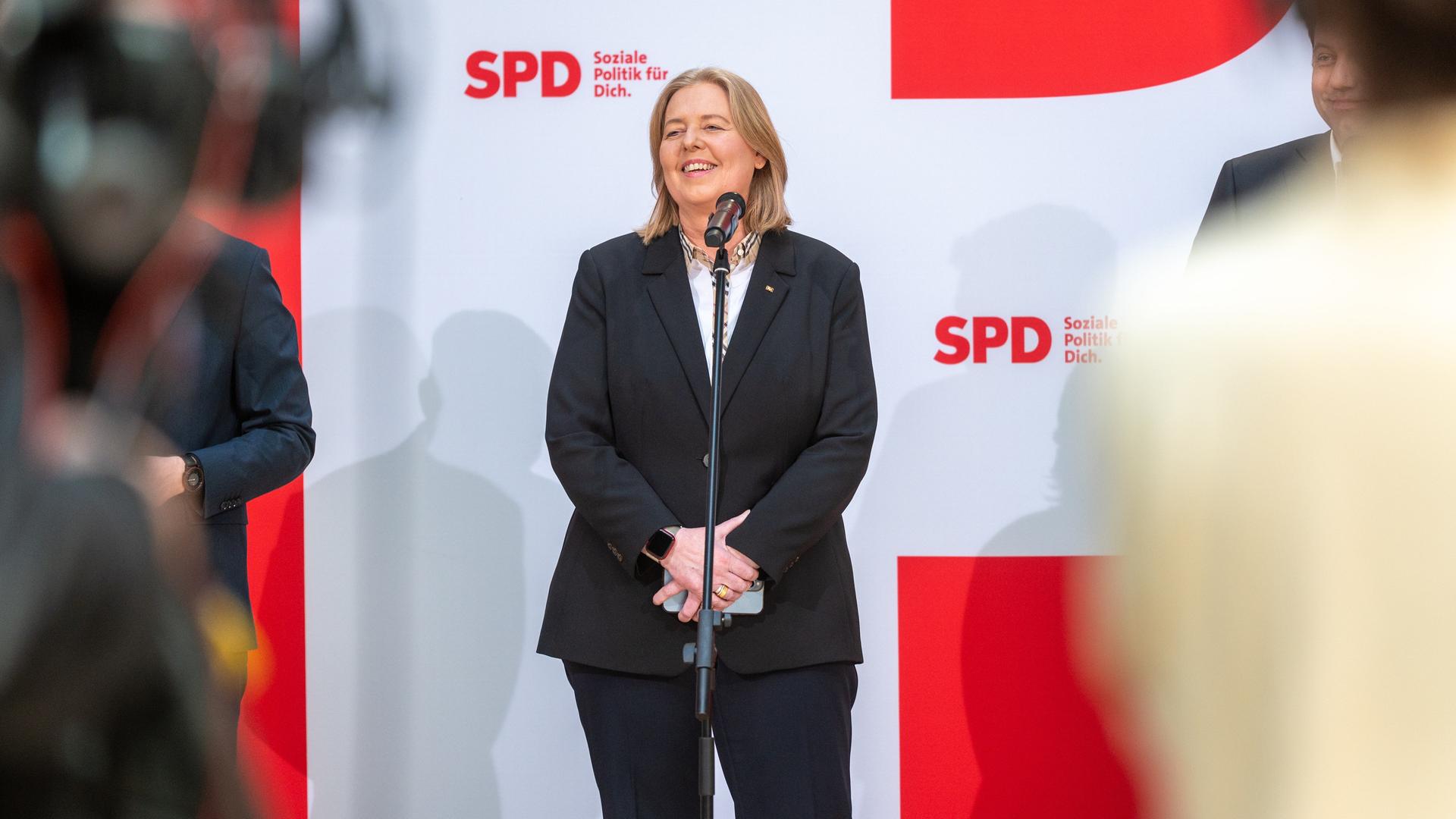 Bärbel Bas (SPD), Bundesarbeitsministerin, spricht bei einer Pressekonferenz. Bärbel Bas (SPD), Bundesarbeitsministerin, spricht bei einer Pressekonferenz.