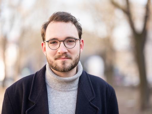 Schriftsteller Lukas Rietzschel im Porträt.