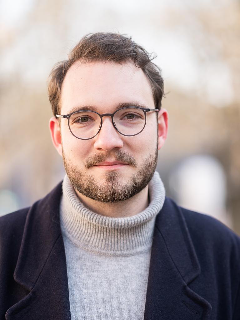 Schriftsteller Lukas Rietzschel im Porträt.