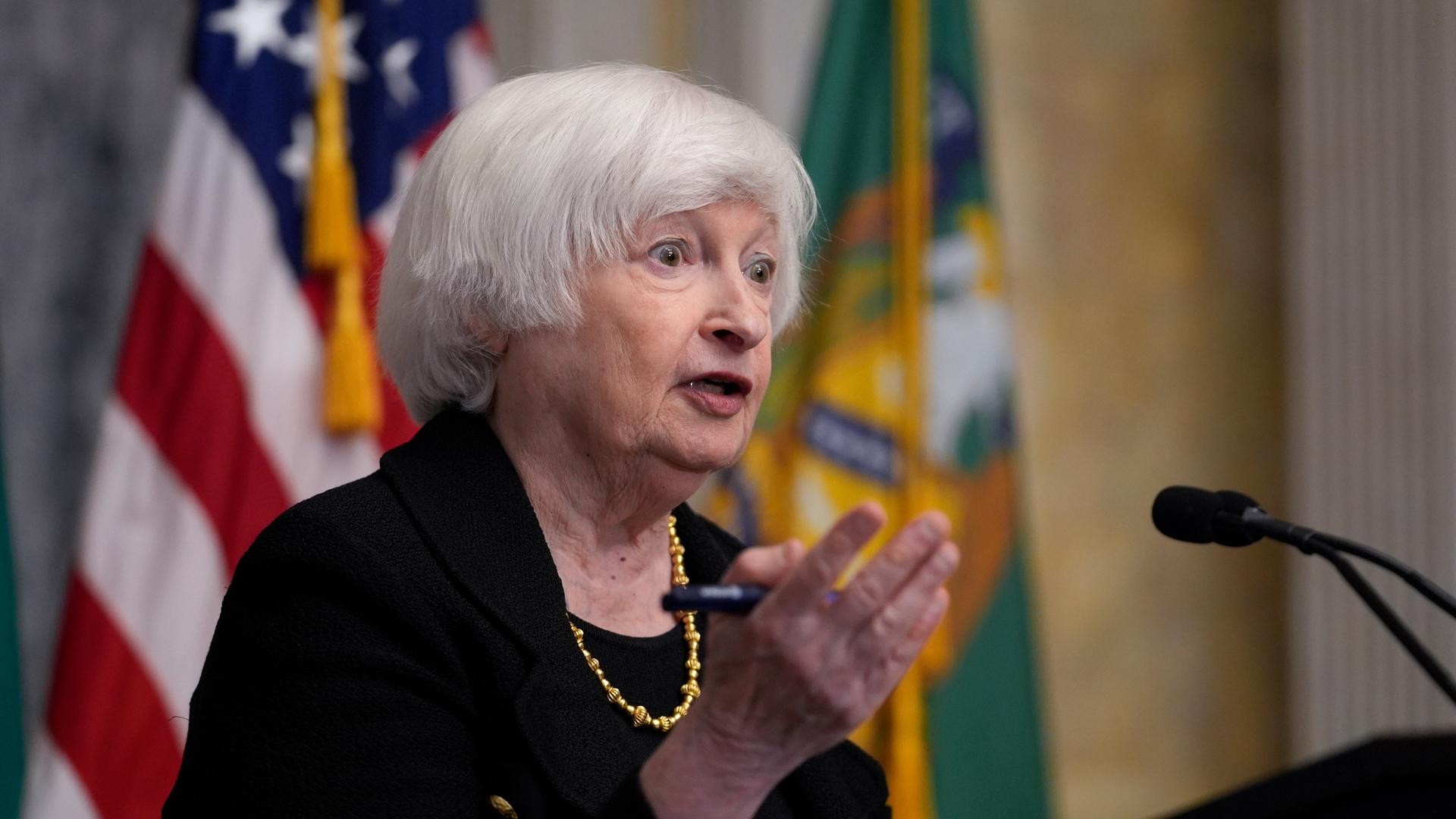 Janet Yellen spricht in Washington.