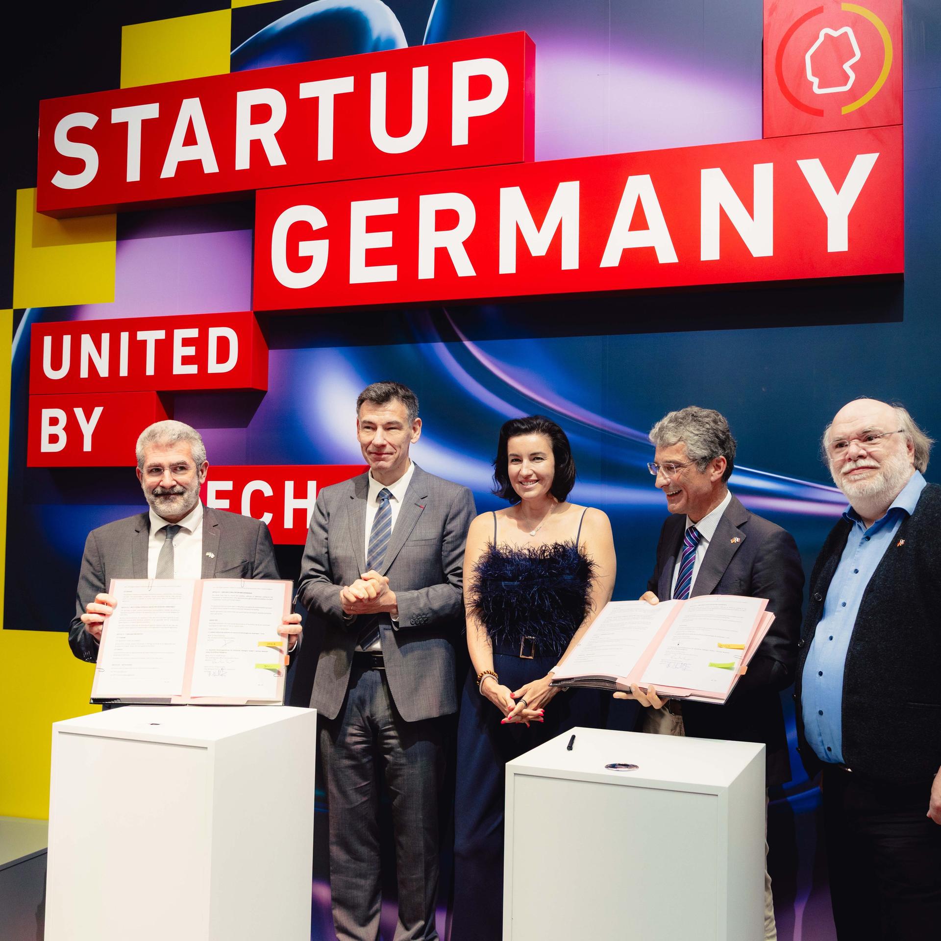 v.l.n.r.: Dr. Bruno Sportisse, CEO Inria, Philippe Baptiste, Französischer Bildungsminister, Dorothee Bär, Bundesforschungsministerin, Prof. Dr. Antonio Krüger, CEO DFKI, Prof. Dr.-Ing. Philipp Slusallek, Geschäftsführender Direktor DFKI Saarbrücken, Staatssekretär David Lindemann, Chef der Staatskanzlei des Saarlandes
