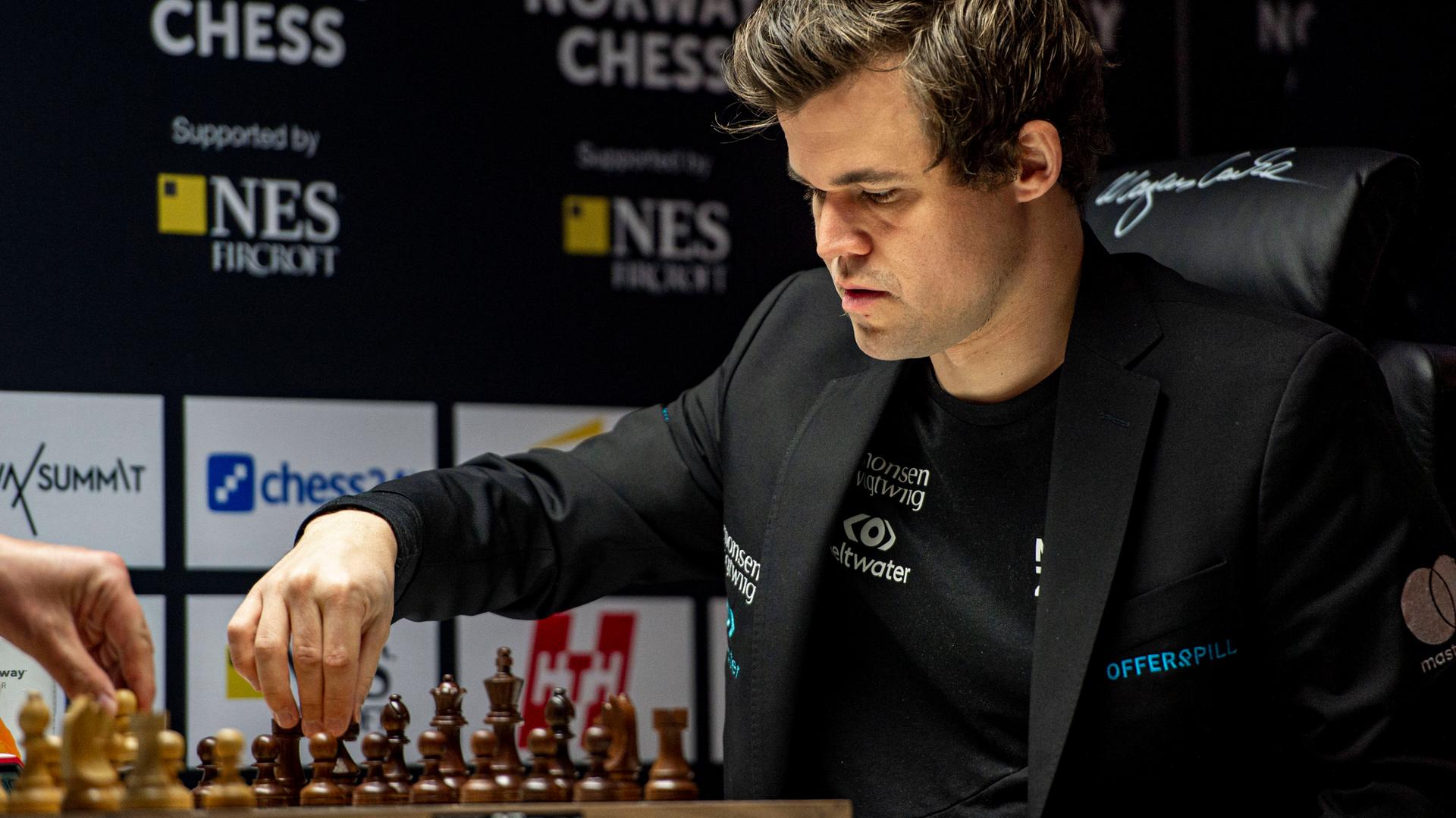 Magnus Carlsen spielt bei einem Turnier in Norwegen Schach Magnus Carlsen spielt bei einem Turnier in Norwegen Schach