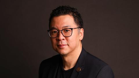 Portrait des Deutschlandradio-Diversitätskoordinators Martin Hyun