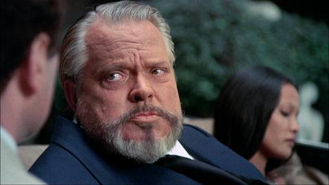Der Schauspieler Orson Welles in einer Szene im Film "Reise der Verdammten" von 1976.