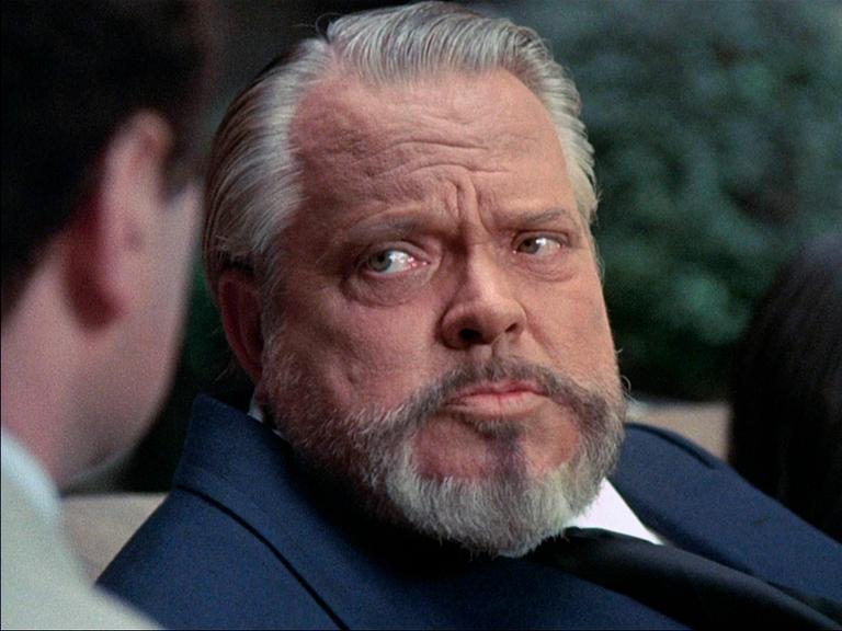 Der Schauspieler Orson Welles in einer Szene im Film "Reise der Verdammten" von 1976.