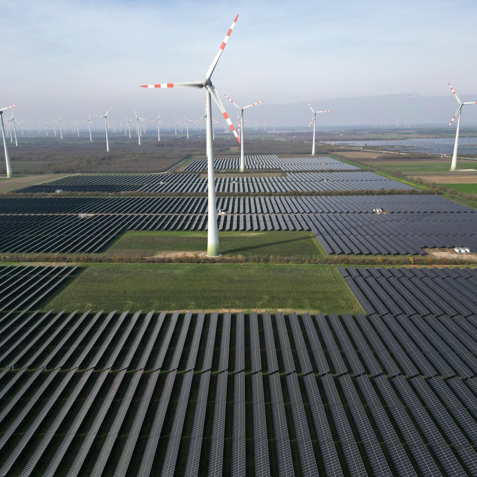 Zwischenbilanz - Irena-Bericht: Ausbau der Erneuerbaren Energien reicht nicht aus