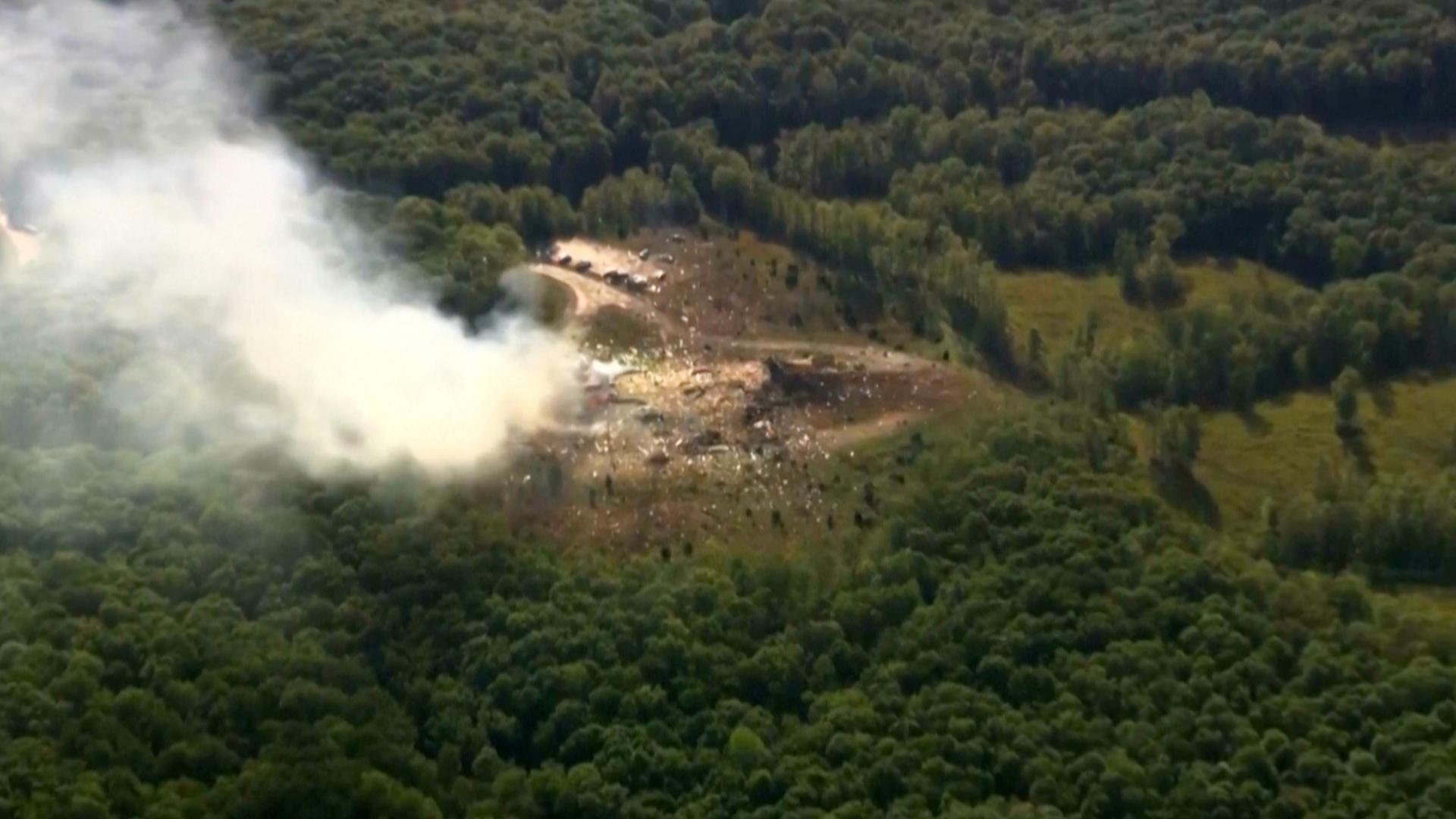 Eine Luftaufnahme zeigt die große Zerstörung nach der Explosion. Eine Luftaufnahme zeigt die große Zerstörung nach der Explosion.