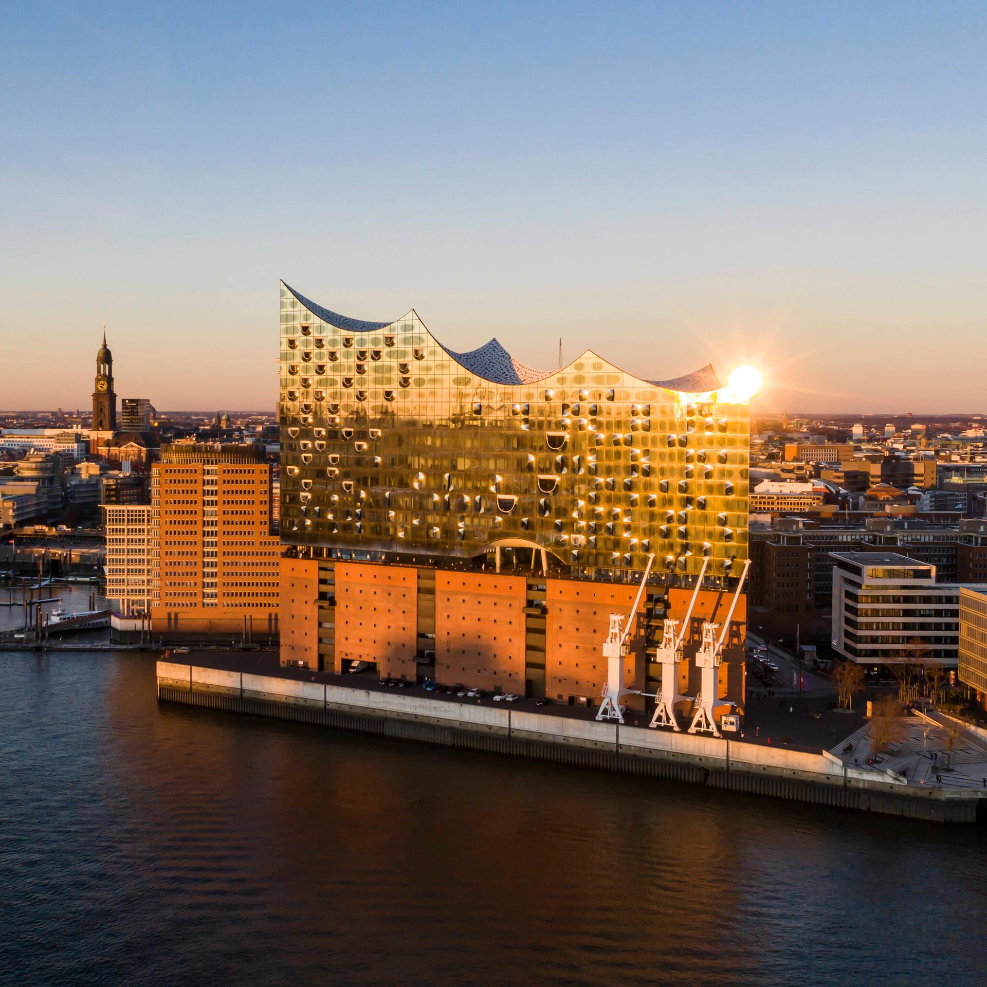 News Bilder des Tages Hamburg 2021 Hamburg 2021 Elbphilharmonie, Elphie, Stadtpanorama, Skyline JuergenxTap *** Hamburg