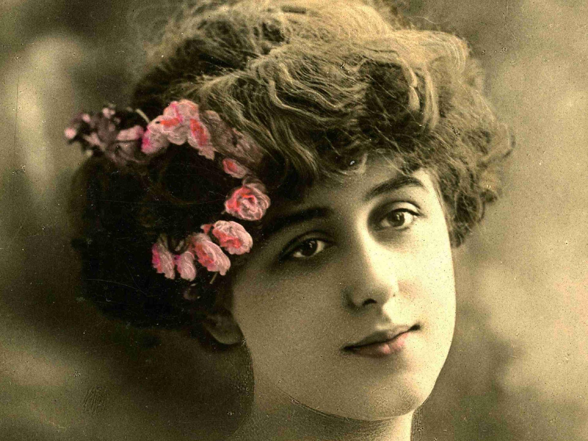 Nach dem plötzlichen Tod der Geliebten thematisiert Marcel Proust Kummer und Leid. Zu sehen: Porträt der französischen Schauspielerin Gabrielle Robinne (18861980) um 1905