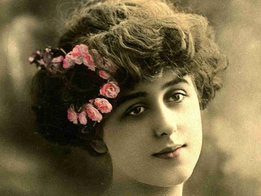 Nach dem plötzlichen Tod der Geliebten thematisiert Marcel Proust Kummer und Leid. Zu sehen: Porträt der französischen Schauspielerin Gabrielle Robinne (18861980) um 1905