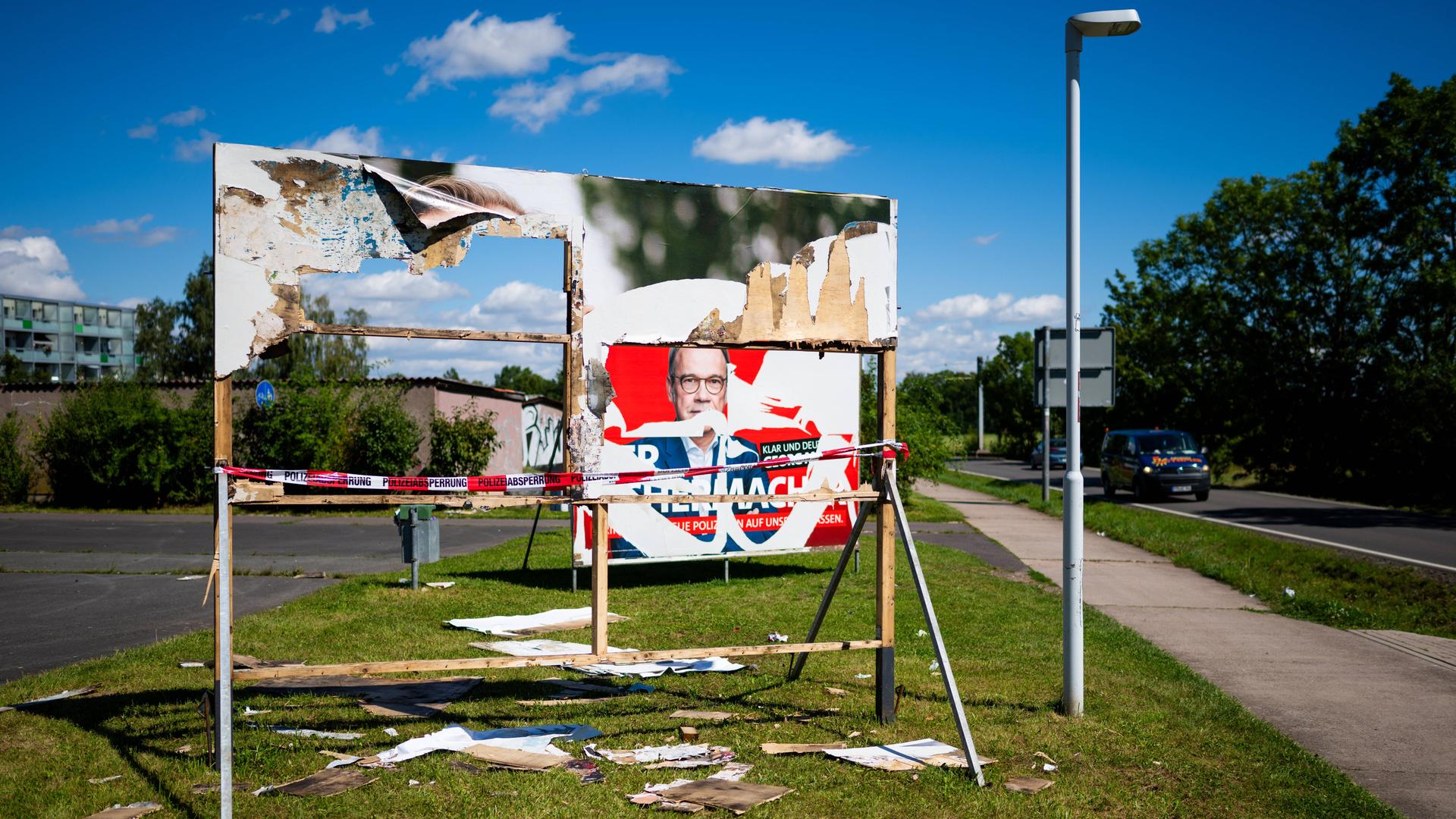 Zerstörte Wahlplakate zur Landtagswahl in Thüringen 2024