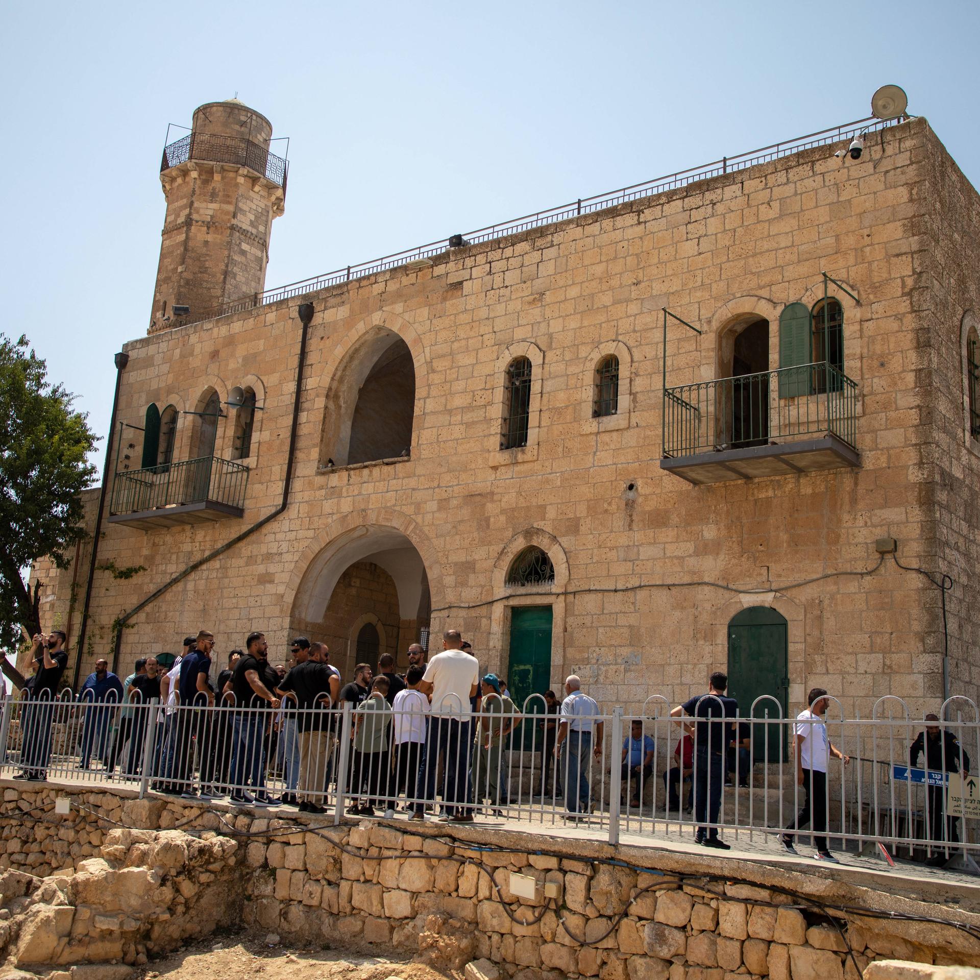 Die Moschee mit der als Grab des Propheten Samuel verehrten Stätte