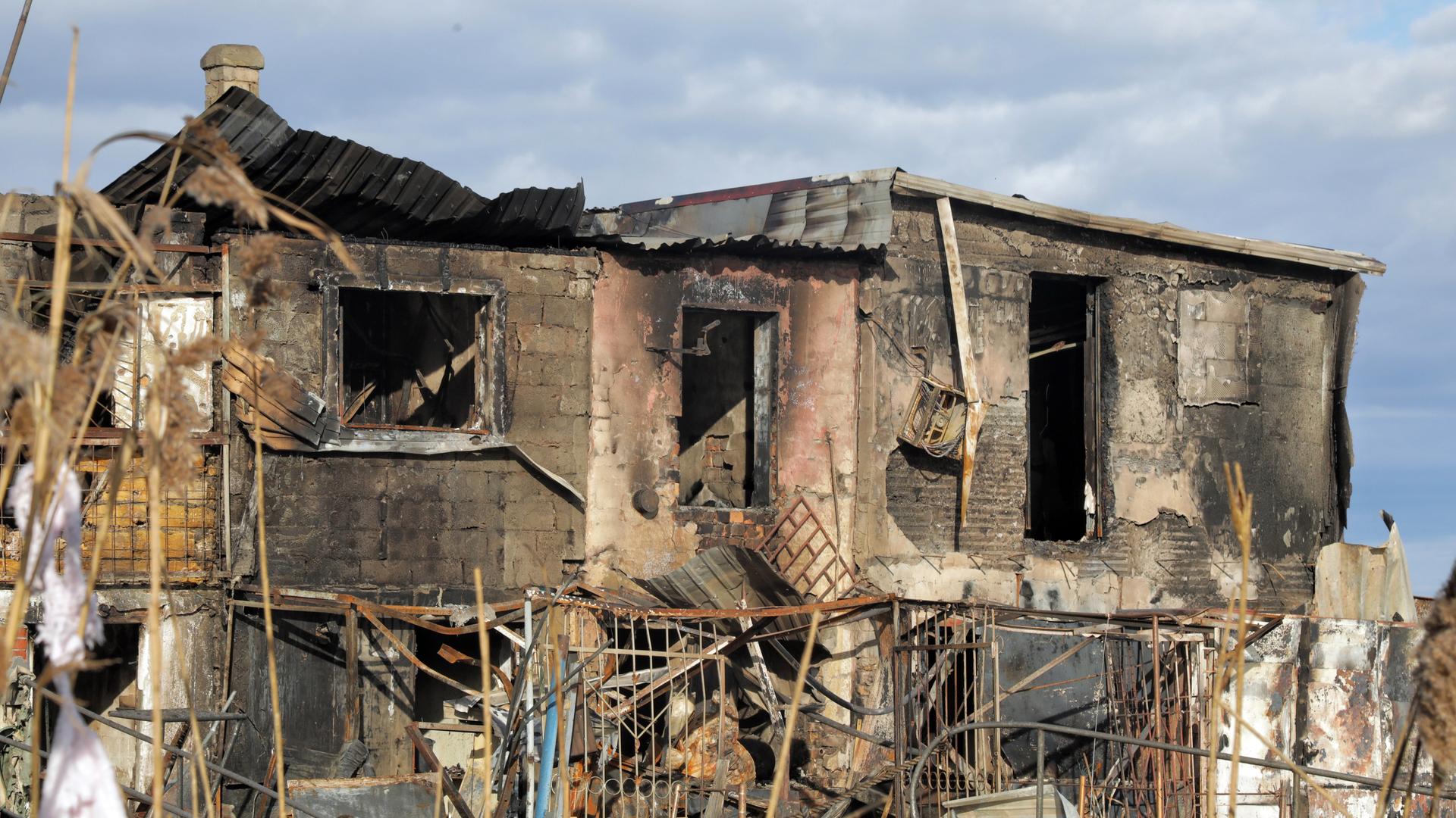 Zerstörtes Gebäude in einem Vorort von Odessa.