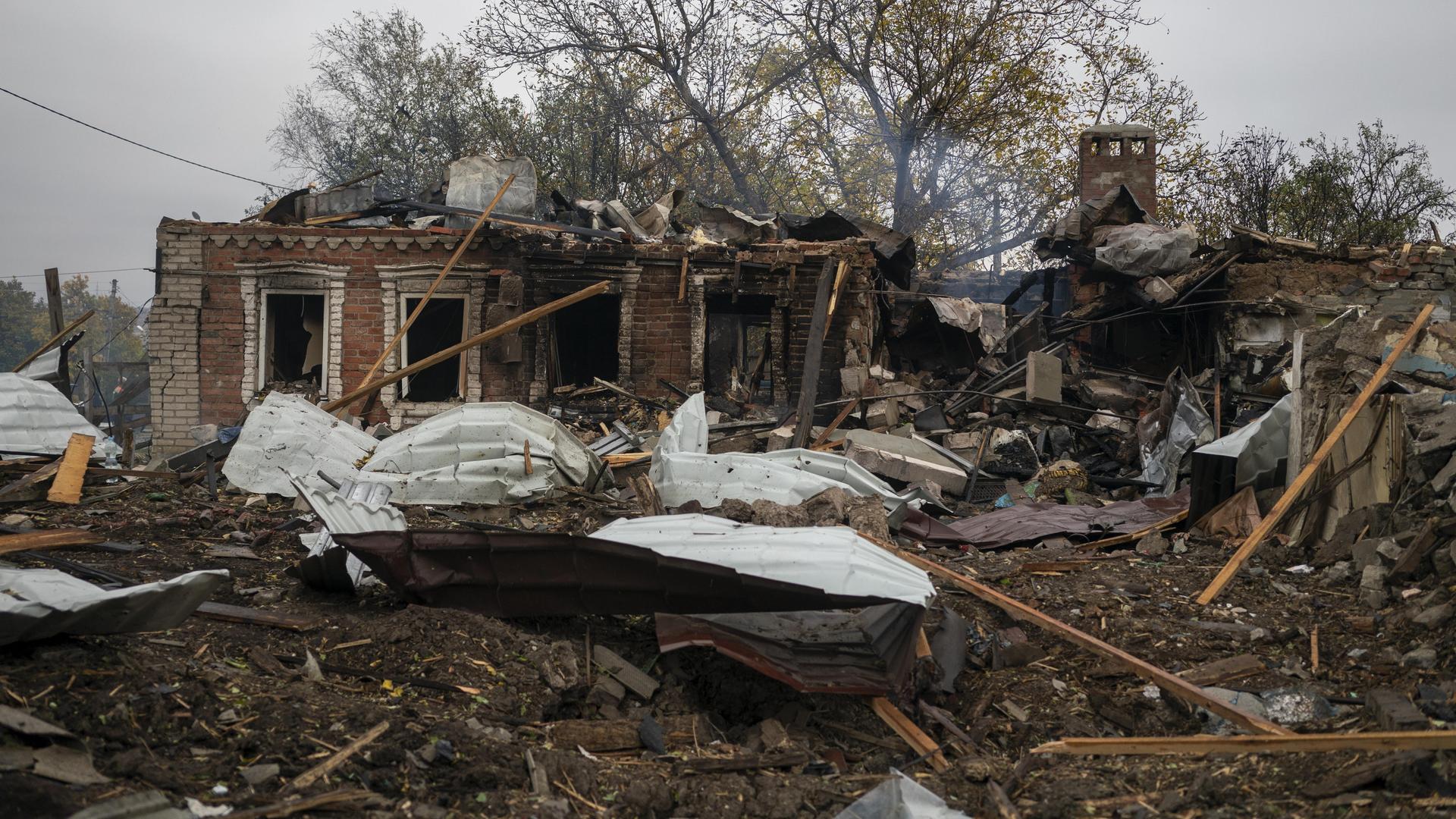 Zerstörte Häuser nach einem russischen Angriff in der Stadt Kramatorsk Zerstörte Häuser nach einem russischen Angriff in der Stadt Kramatorsk