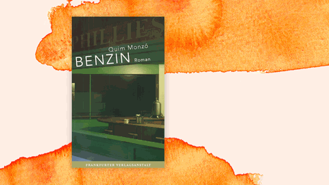Das Cover von Quim Monzós Roman "Benzin" zeigt eine leere Bar mit Tresen und ist grün gehalten.