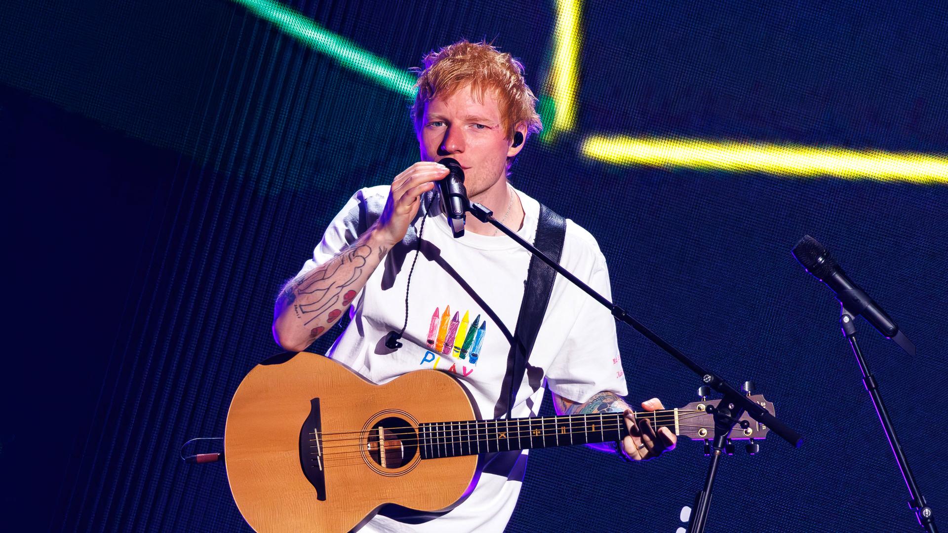 Der britische Musiker Ed Sheeran bei einem Auftritt Der britische Musiker Ed Sheeran bei einem Auftritt