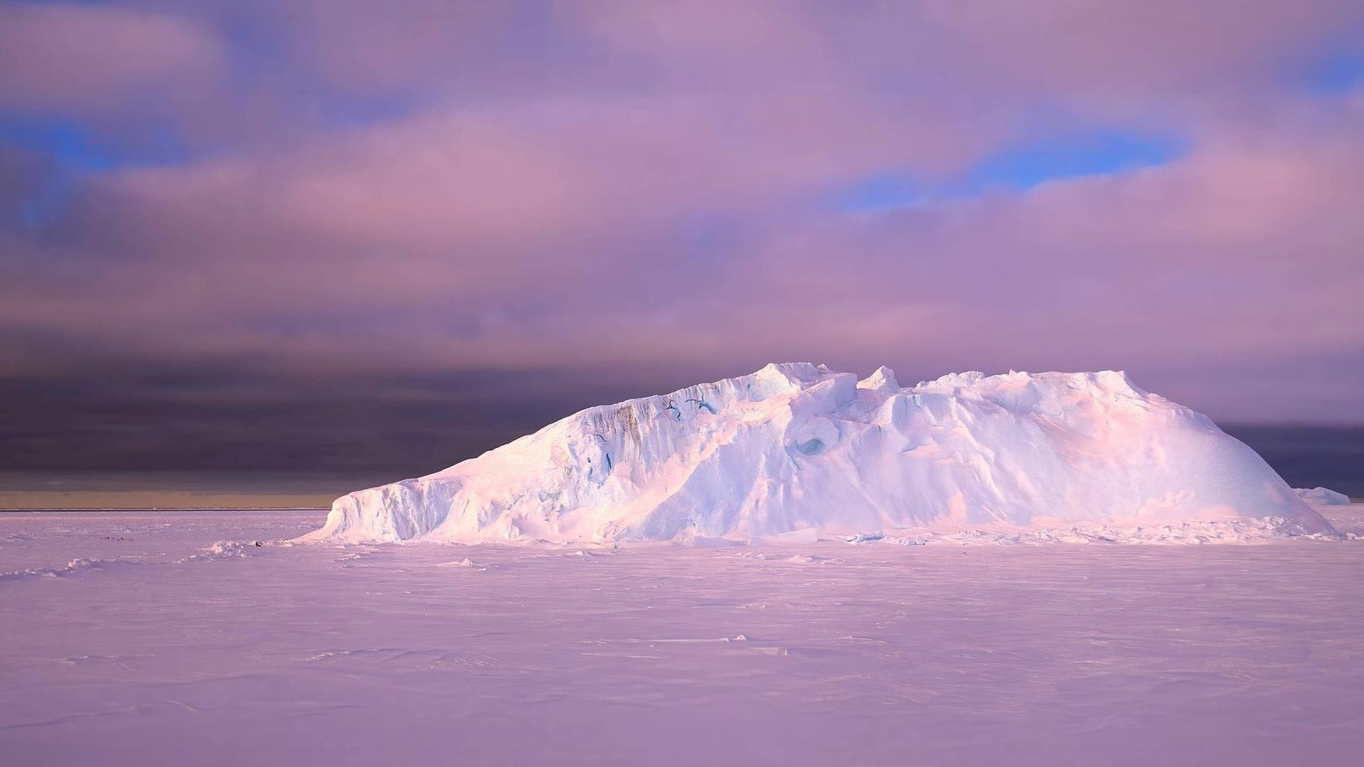 Eisberge am Riiser-Larsen-Schelfeis in der Antarktis. 