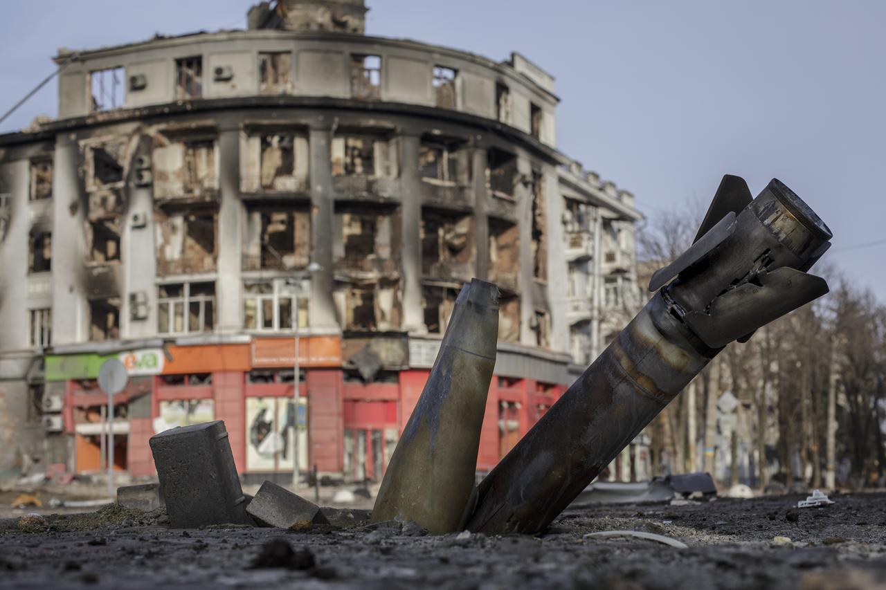 Zerstörungen nach russischem Beschuss im ukrainischen Bachmut am 24. Februar 2023. 