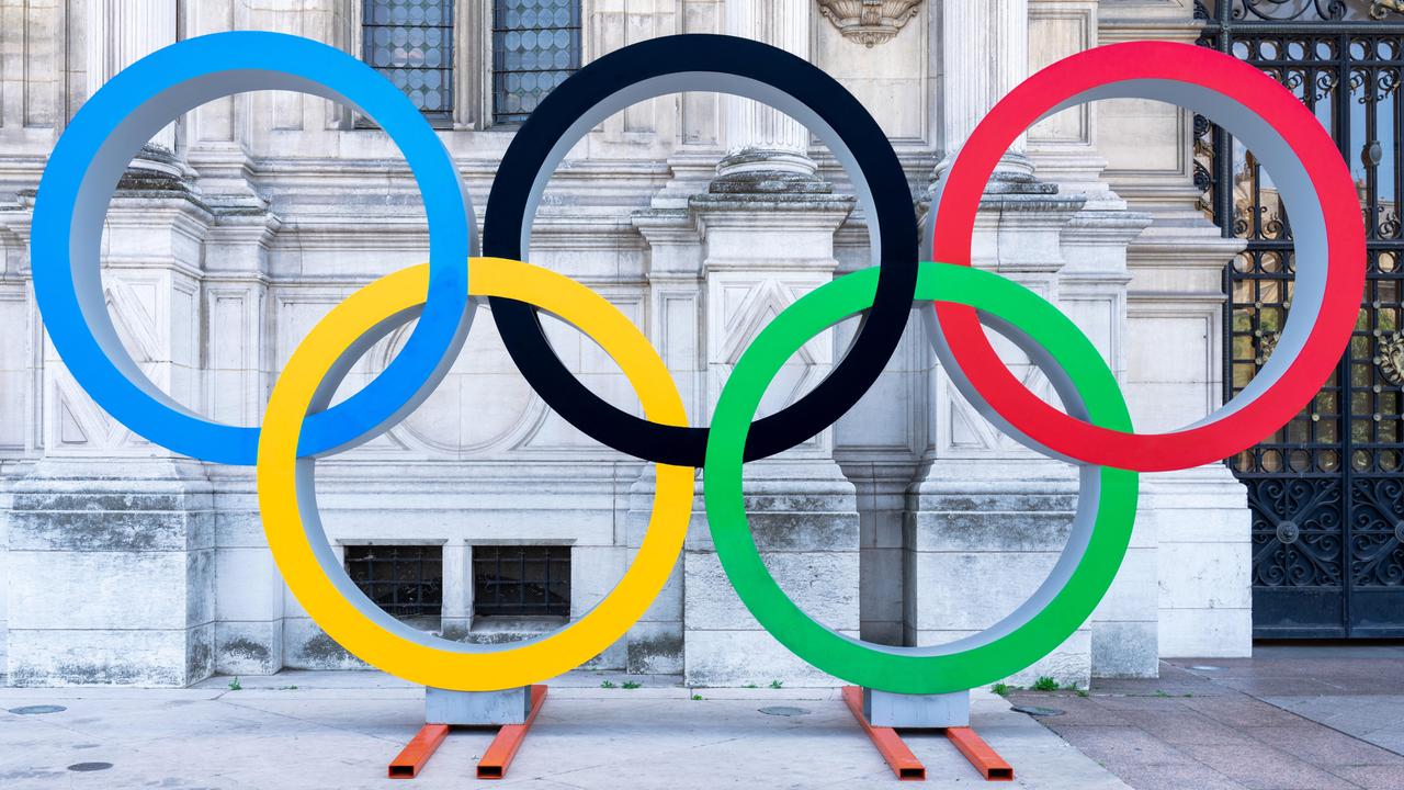 Frankreich: Olympische Ringe vor dem Rathaus von Paris