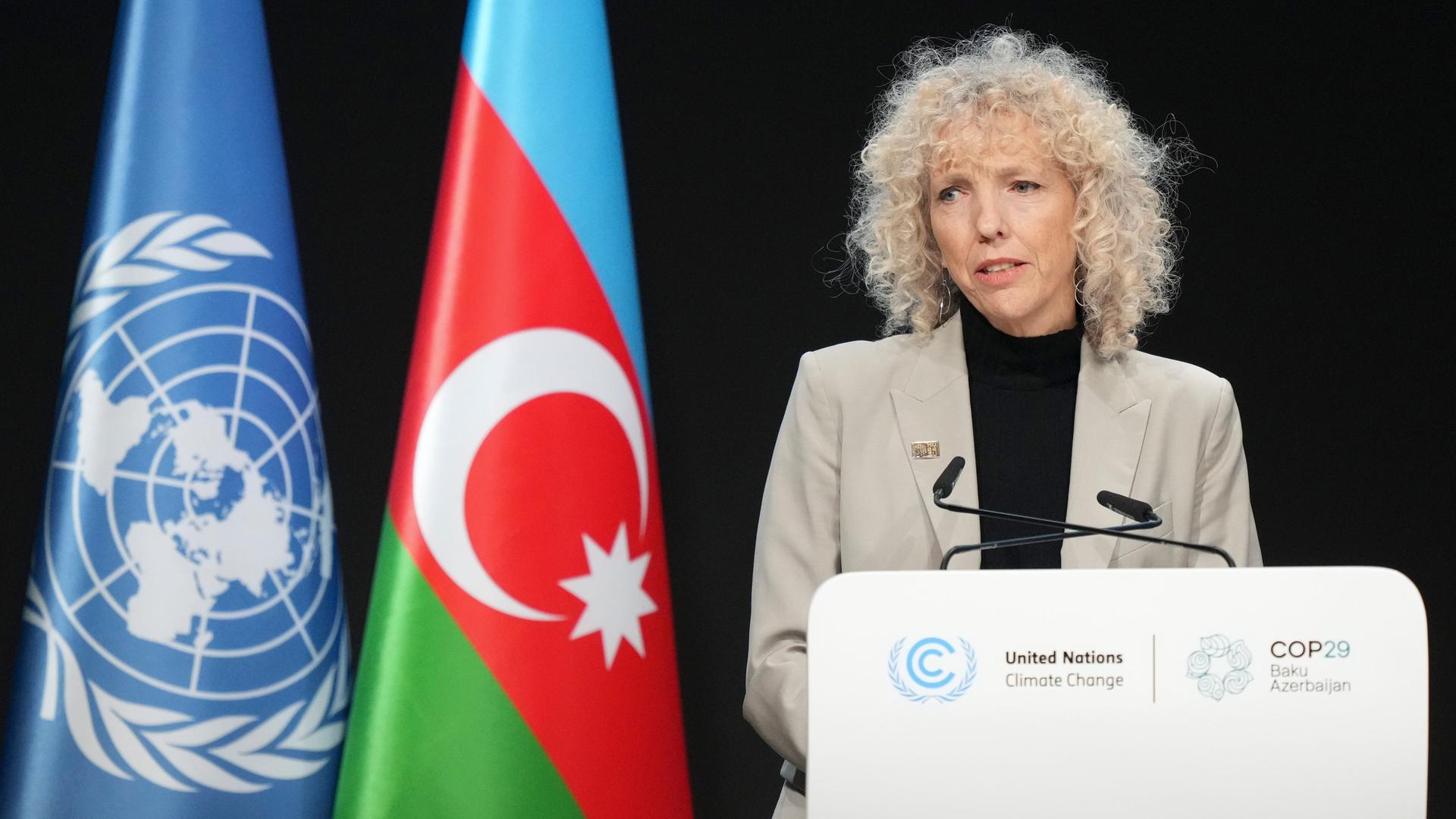 Baku: Jennifer Morgan, die deutsche Klimabeauftragte, spricht während einer Plenarsitzung auf dem UN-Klimagipfel COP29.