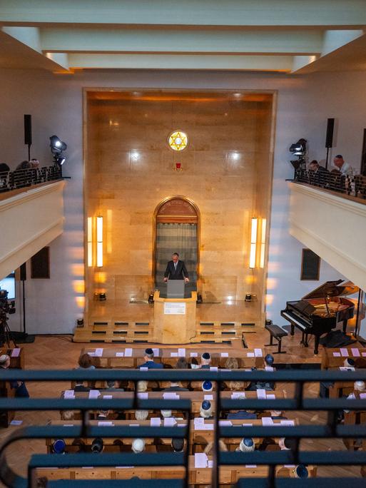 Bundeskanzler Friedrich Merz (CDU), nimmt an einem Festakt zur Wiederherstellung der Synagoge Reichenbachstraße teil. Nach jahrelanger Restaurierung wird die Synagoge in der Münchner Reichenbachstraße wieder eröffnet.