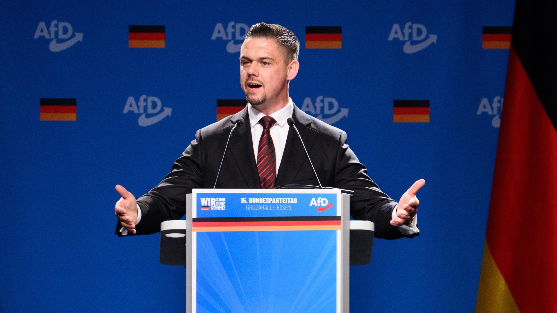 Hannes Gnauck (AfD-MdB), Bundesvorsitzender der AfD-Jugendorganisation Junge Alternativeâ, beim Bundesparteitag der AfD in der Grugahalle in Essen. Die JA gilt als gesichert rechtsextrem.