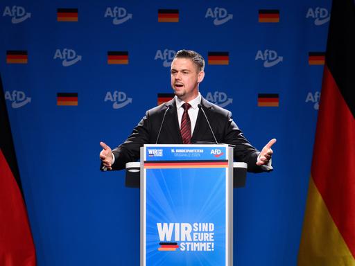 Hannes Gnauck (AfD-MdB), Bundesvorsitzender der AfD-Jugendorganisation Junge Alternativeâ, beim Bundesparteitag der AfD in der Grugahalle in Essen. Die JA gilt als gesichert rechtsextrem.