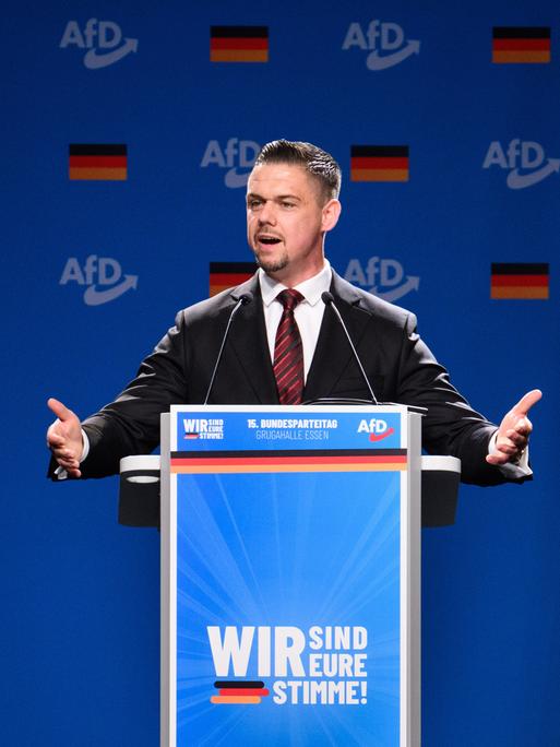 Hannes Gnauck (AfD-MdB), Bundesvorsitzender der AfD-Jugendorganisation Junge Alternativeâ, beim Bundesparteitag der AfD in der Grugahalle in Essen. Die JA gilt als gesichert rechtsextrem.