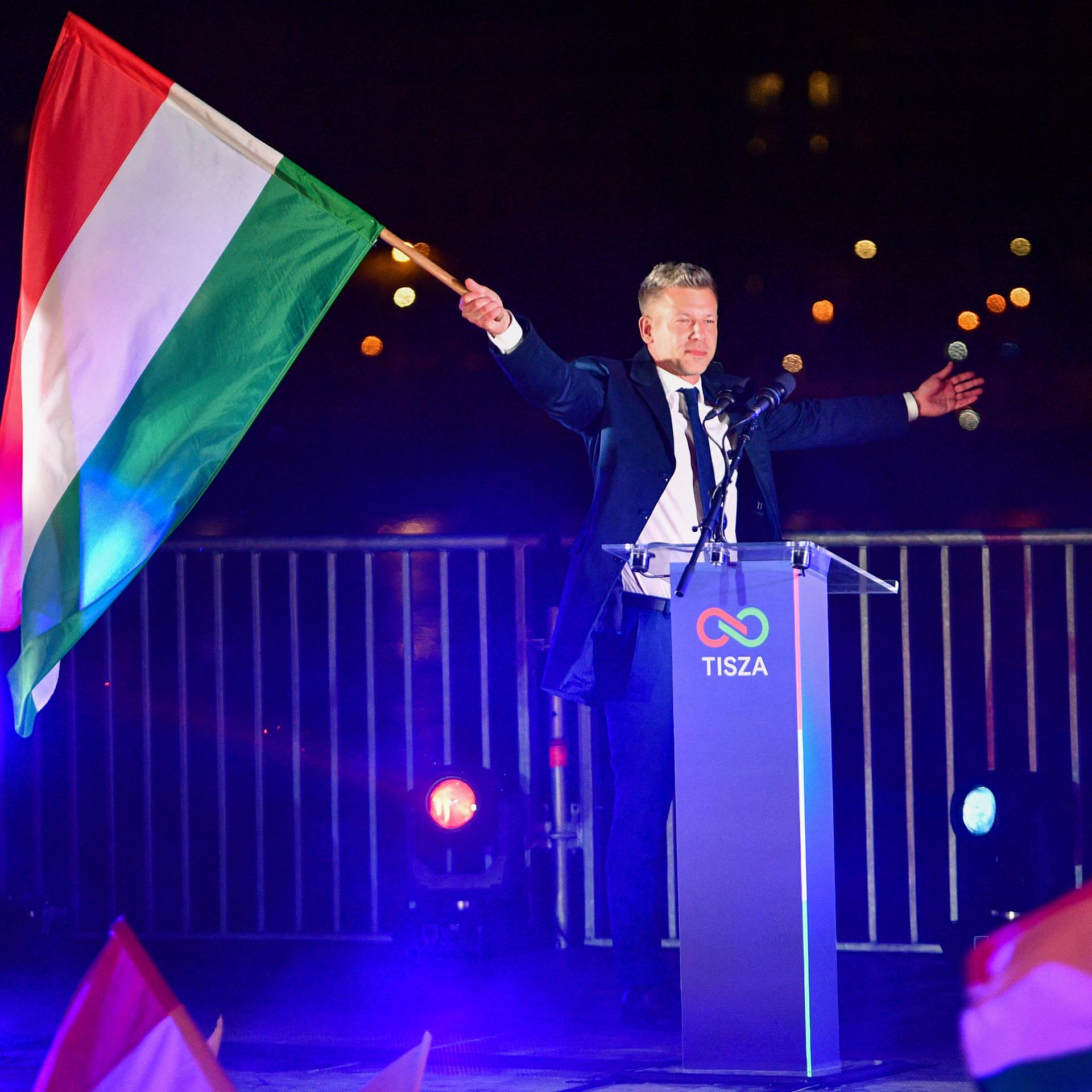 Parlamentswahl in Ungarn - Deutlicher Sieg für Partei von Oppositionsführer Magyar - Orbán räumt Niederlage ein