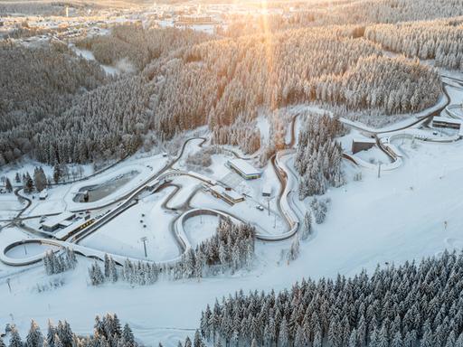 Luftaufnahme des Wintersportzentrums Oberhof. 