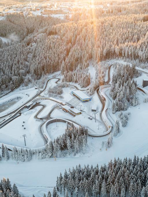 Luftaufnahme des Wintersportzentrums Oberhof. 