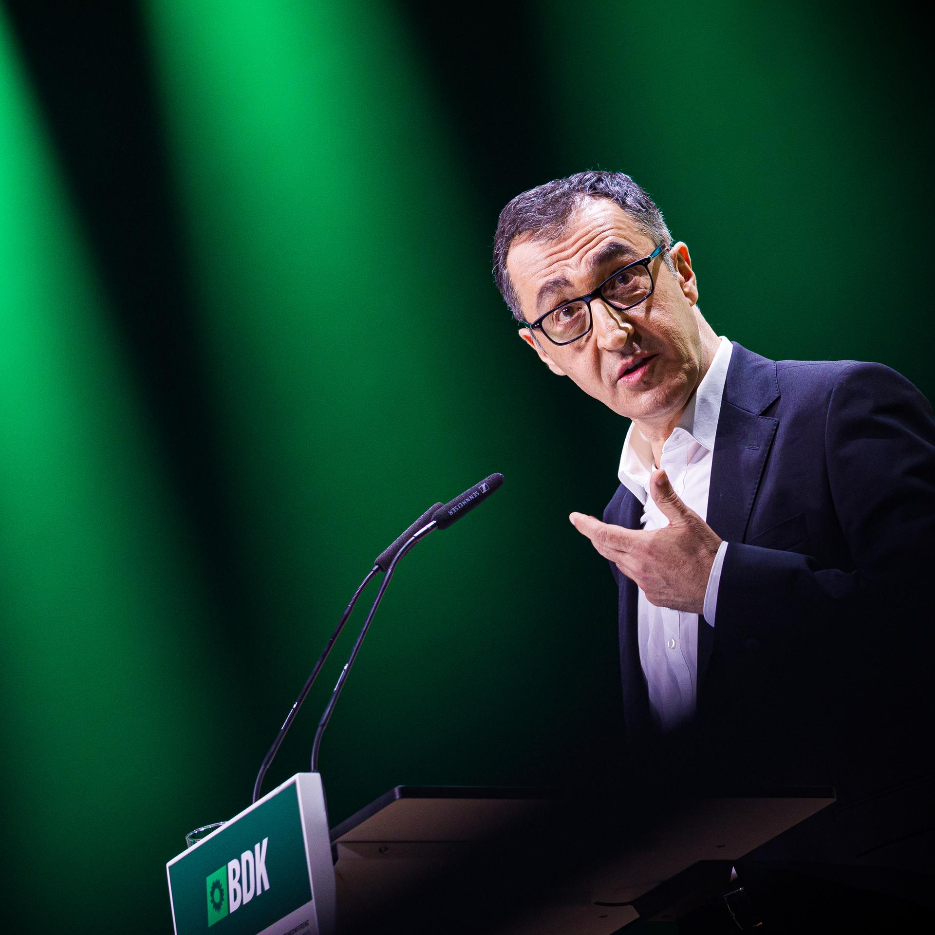 Cem Özdemir spricht beim Bundesparteitag von Bündnis 90/Die Grünen.